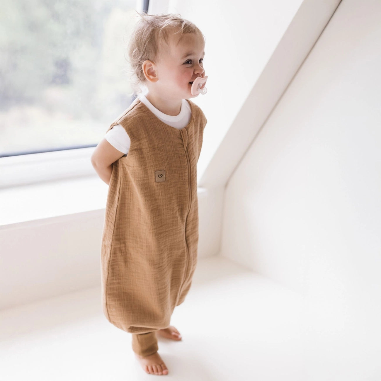 Musselin-Schlafsack Malaga mit Beinen 0,5 TOG, Toffee – Beinöffnung Detail