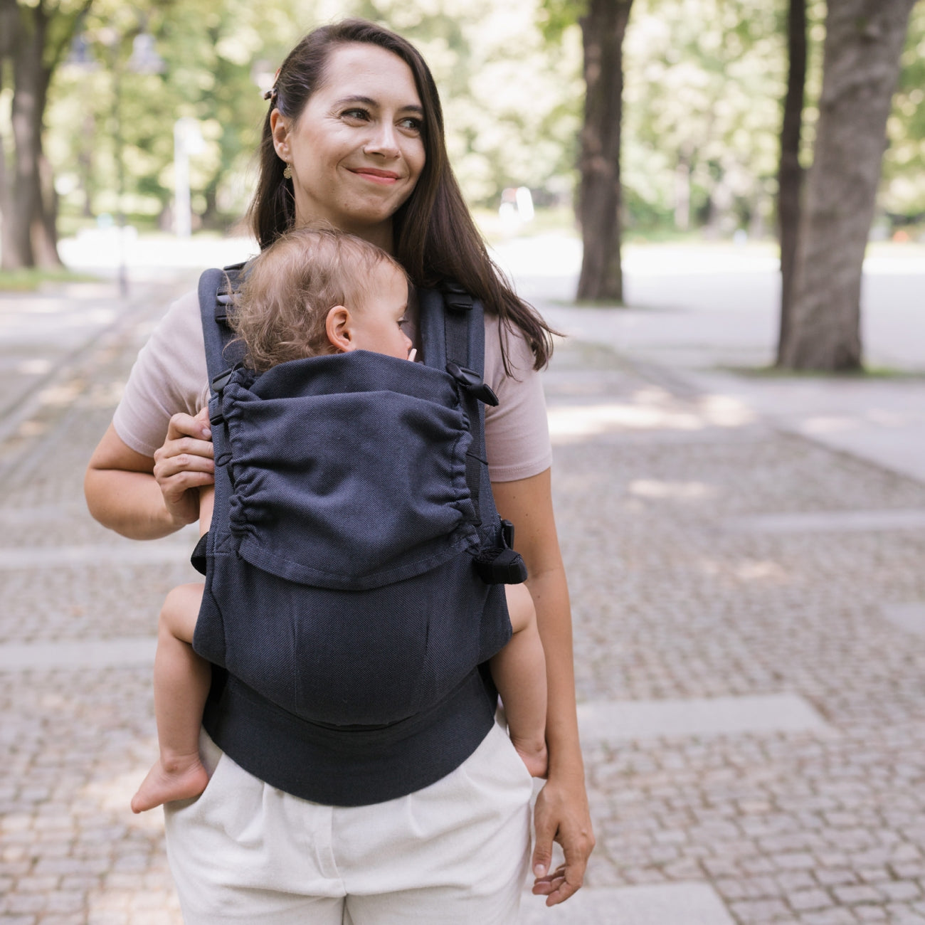 Babytrage BabyGrow, Anthracite – Vorderansicht