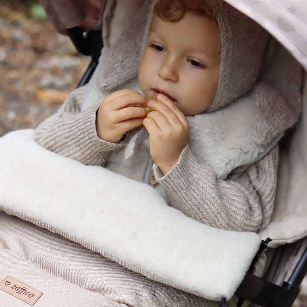 Fußsack iGrow Scandi, Beige – Vorderansicht Kinderwagen