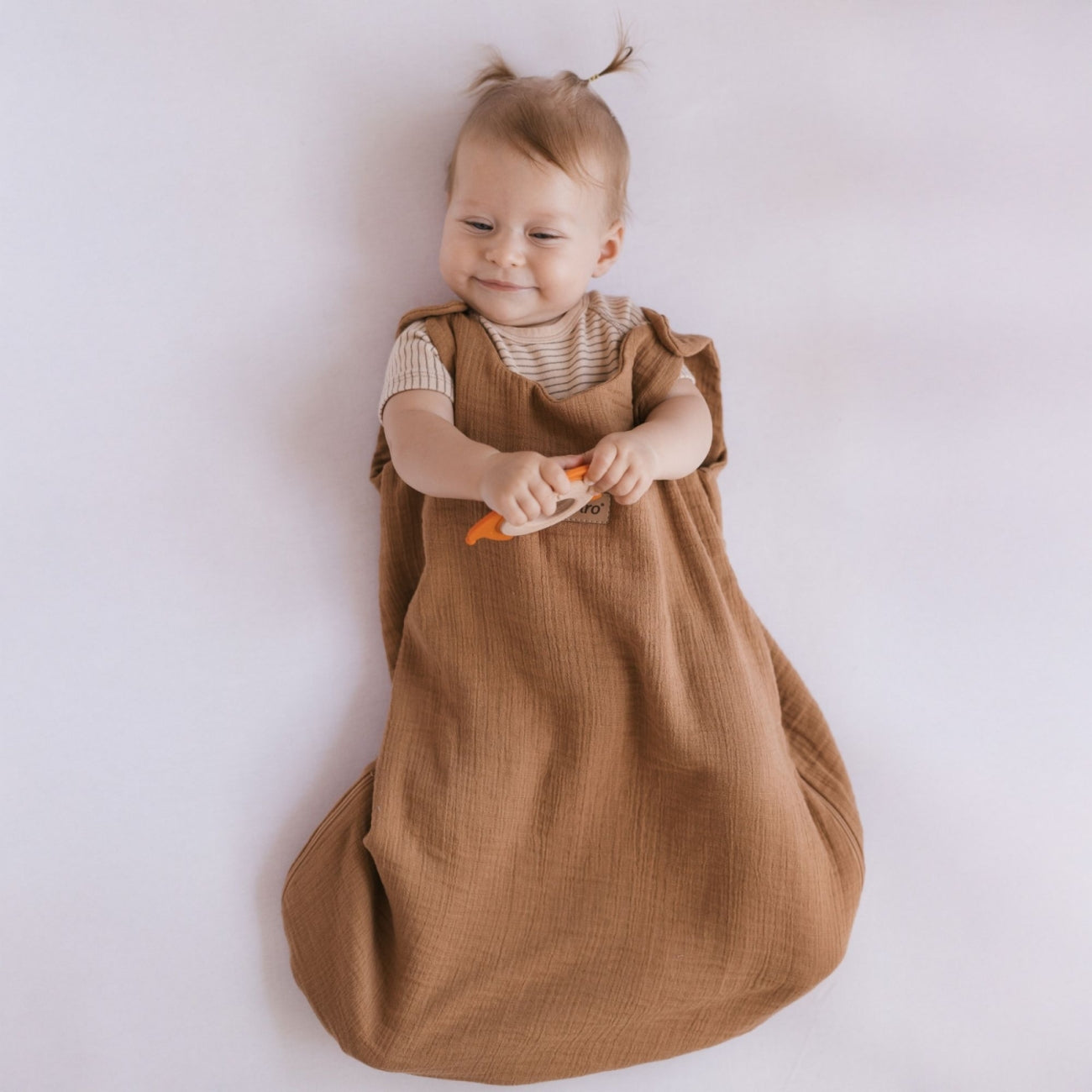 Musselin-Schlafsack Malaga 1,5 TOG, Toffee – Seitenansicht