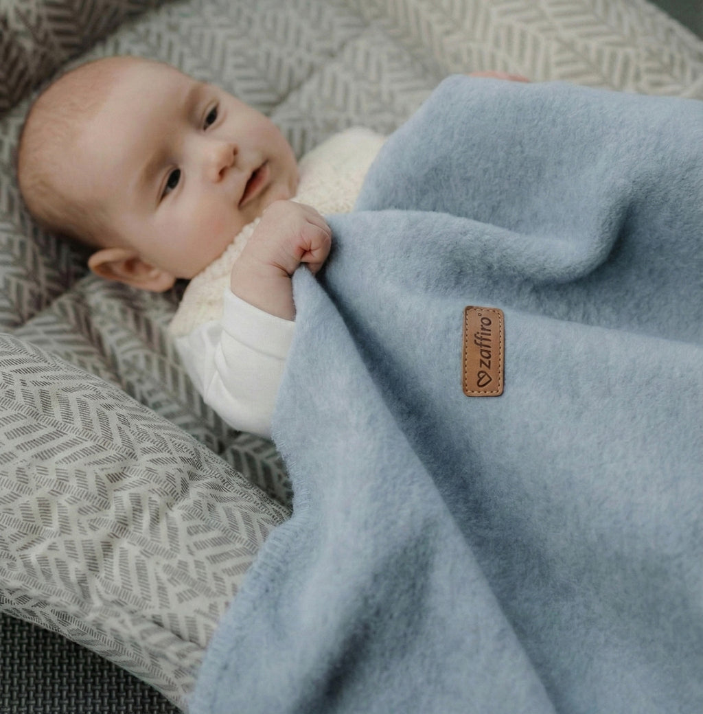 Baumwolldecke Oslo Baby Blue – Detailansicht Stoff
