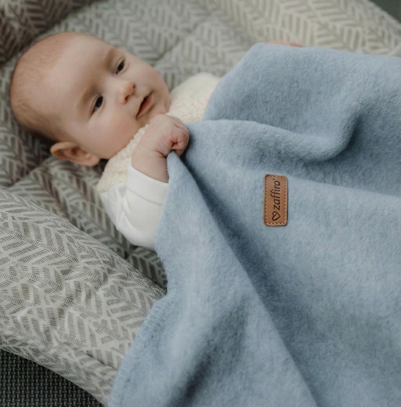 Baumwolldecke Oslo Baby Blue – Detailansicht Stoff