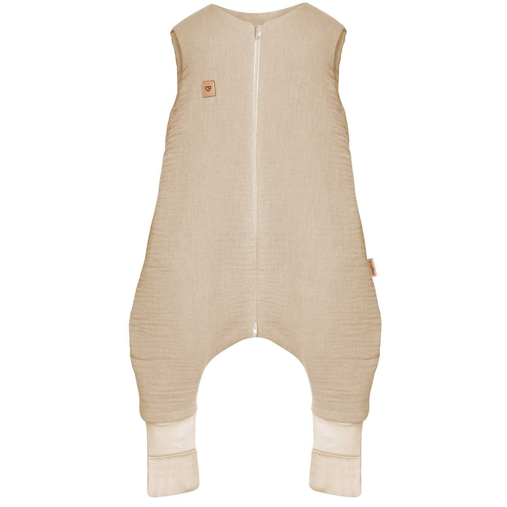 Musselin-Schlafsack Malaga mit Beinen 2,5 TOG, Beige – warmer Winterschlafsack mit Beinöffnungen für Kleinkinder