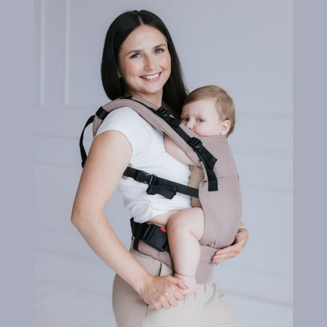 Babytrage BabyGrow, Latte – Vorderansicht
