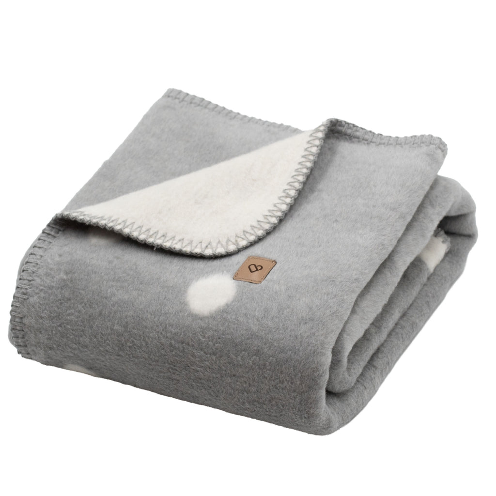 Baumwolldecke Oslo Dots Grey – weiche Baumwolldecke mit Punktemuster