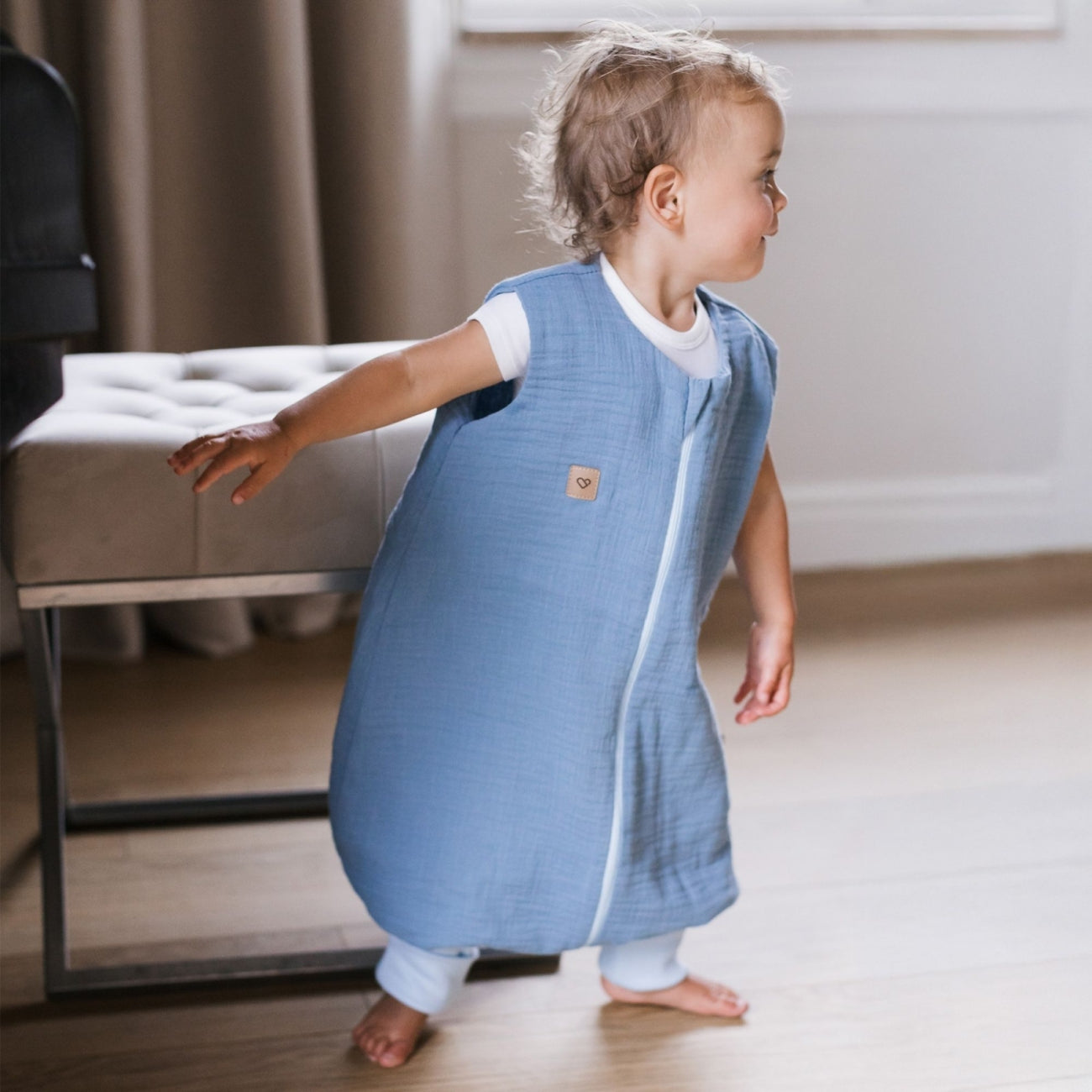 Musselin-Schlafsack Malaga mit Beinen 2,5 TOG, Baby Blue – Detailansicht Musselin